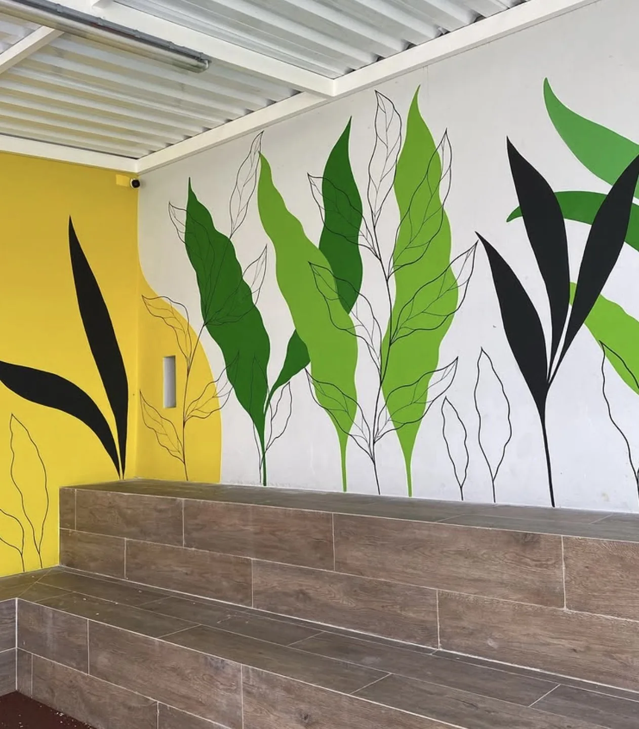 Cafe mural tropical leaves
